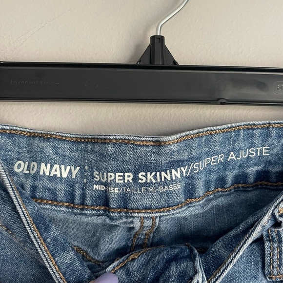 Old Navy Super Skinny Midrise Jeans - Picture 4 of 5